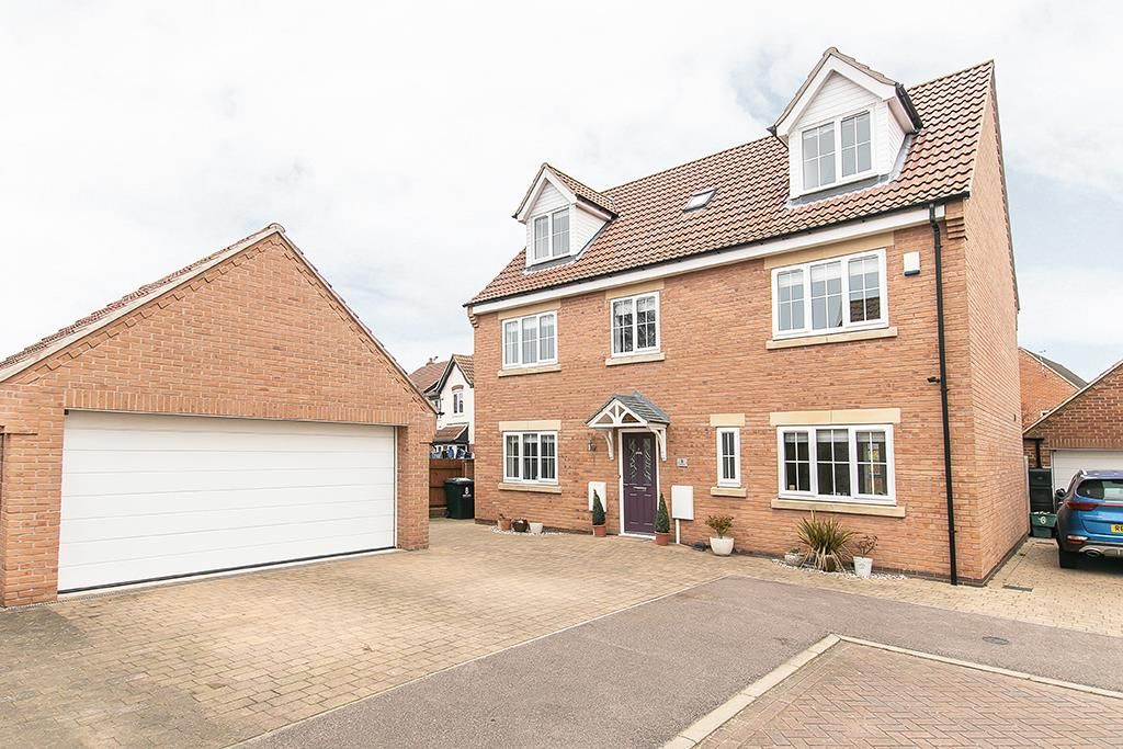 5 bed detached house for sale in Dawlish Close, Mapperley, Nottingham