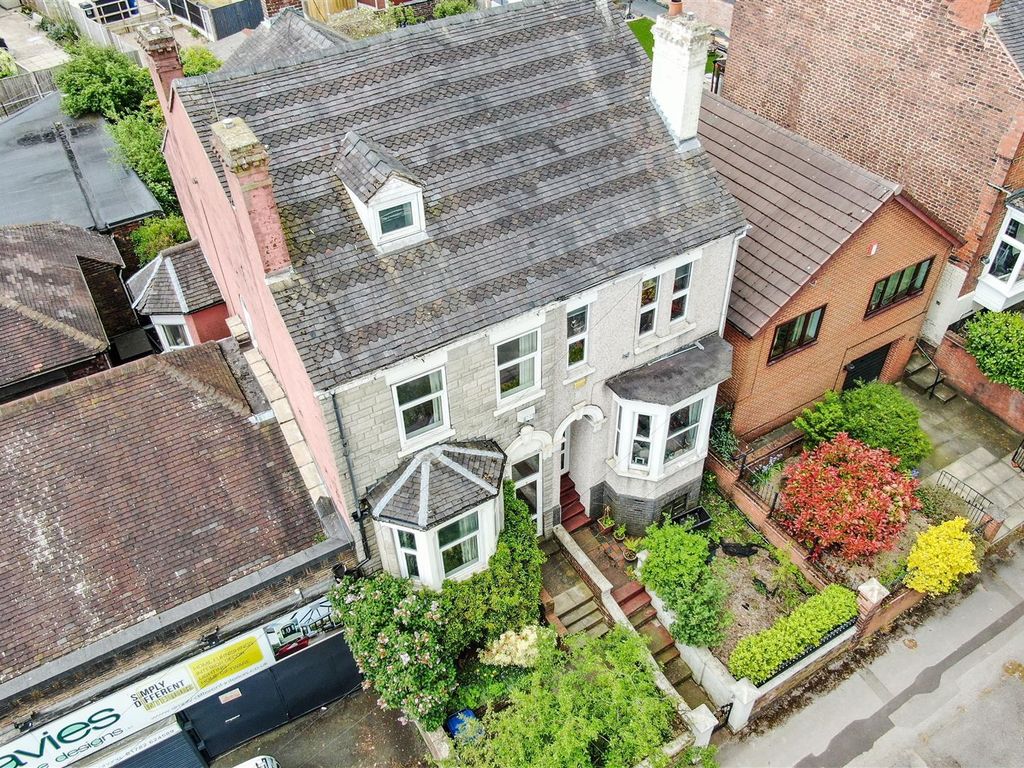 3 bed semidetached house for sale in Bradwell Lane, Porthill