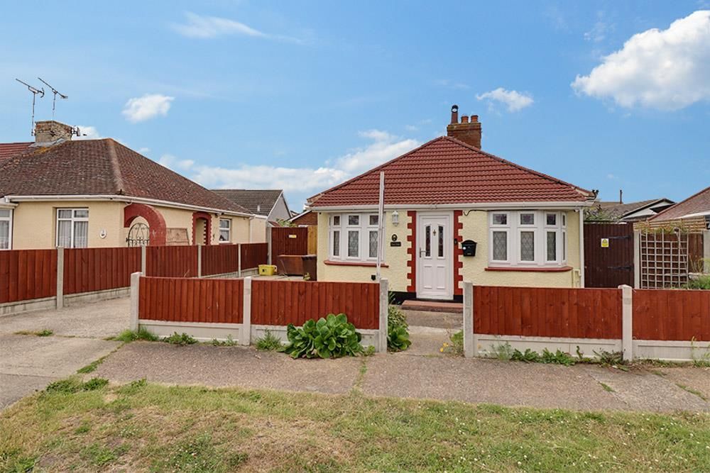 3 bed detached bungalow for sale in Juliers Road, Canvey Island SS8, £
