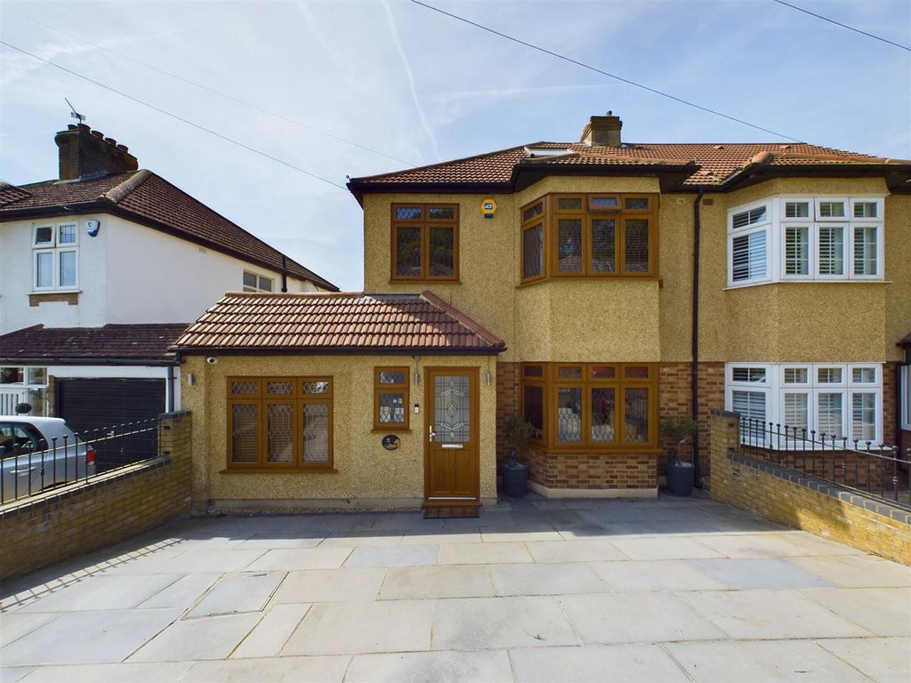 4 bed property for sale in Ingham Road, Selsdon, South Croydon CR2, £