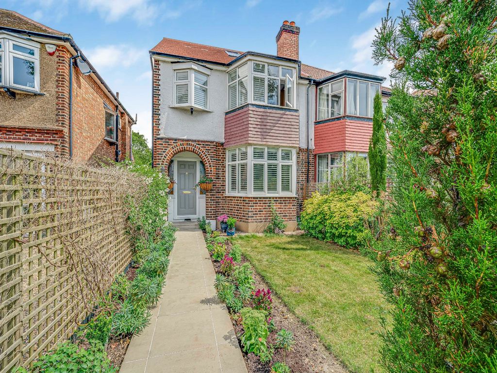 4 bed semidetached house to rent in Sixth Cross Road, Twickenham TW2