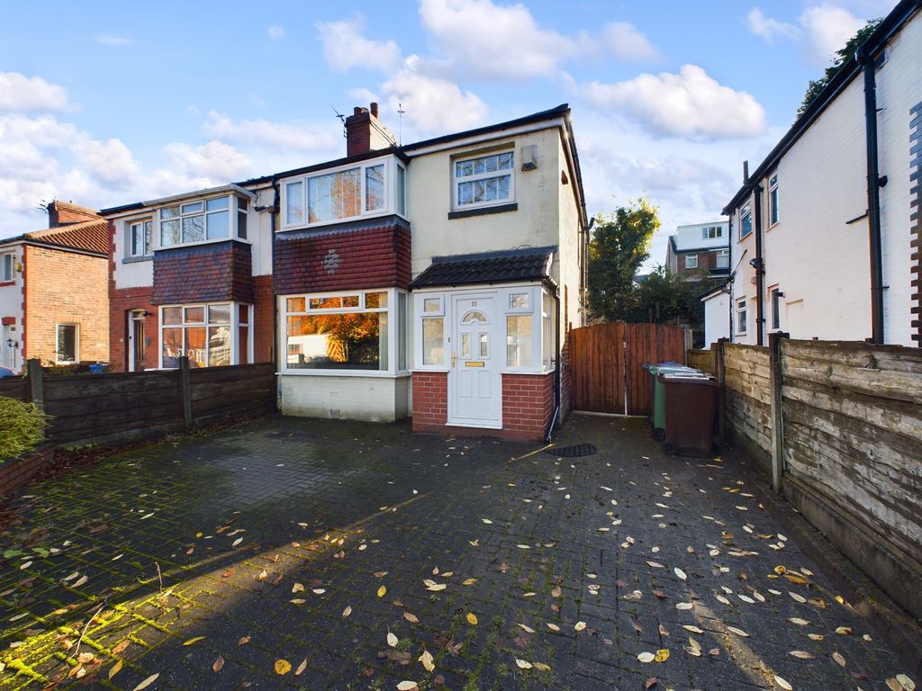 3 bed semidetached house for sale in Kenilworth Avenue, Whitefield