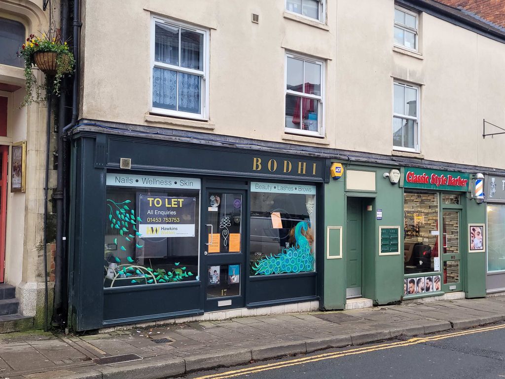 Retail premises to let in Russell Street, Stroud, Glos GL5, £11,500 pa