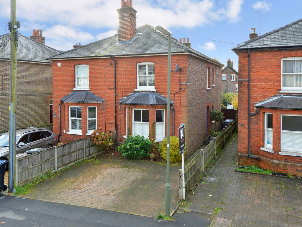 3 bed semidetached house for sale in Milford, Surrey GU8, £575,000