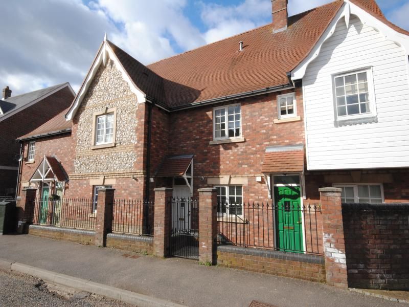 3 bed terraced house to rent in Corn Mill Court, West Road, Saffron