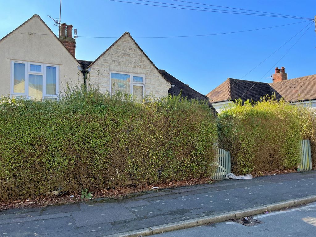 2 bed semidetached house for sale in Calgary Crescent, Folkestone