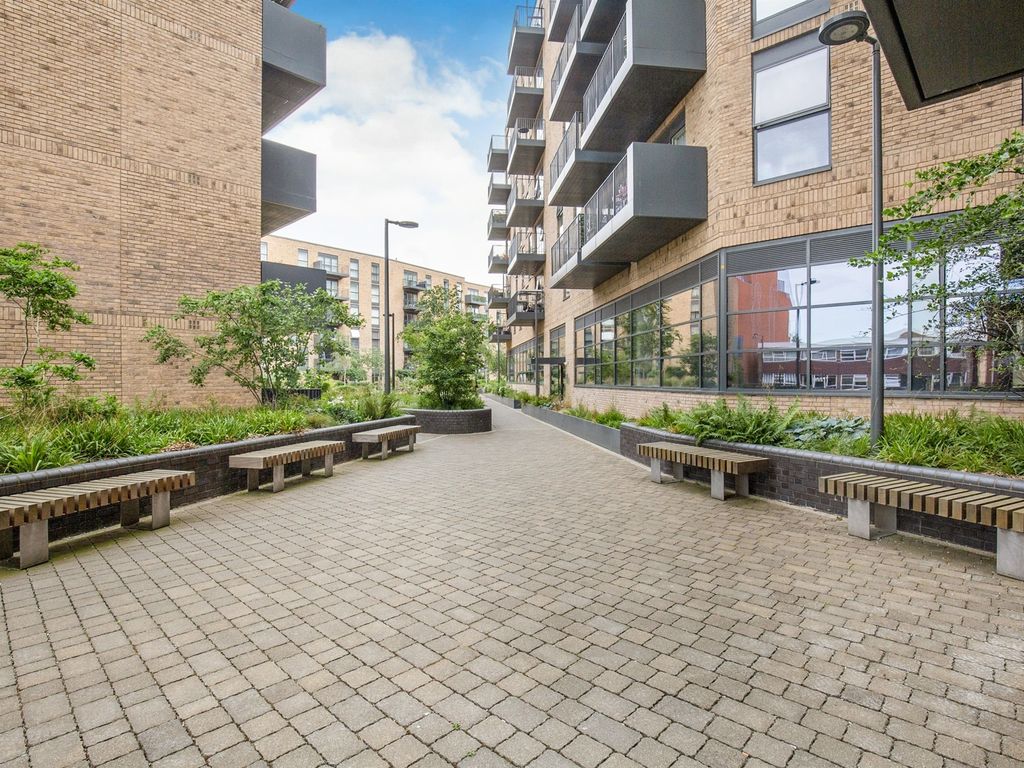 2 bed flat for sale in Lyon Road, HarrowOnTheHill, Harrow HA1 Zoopla