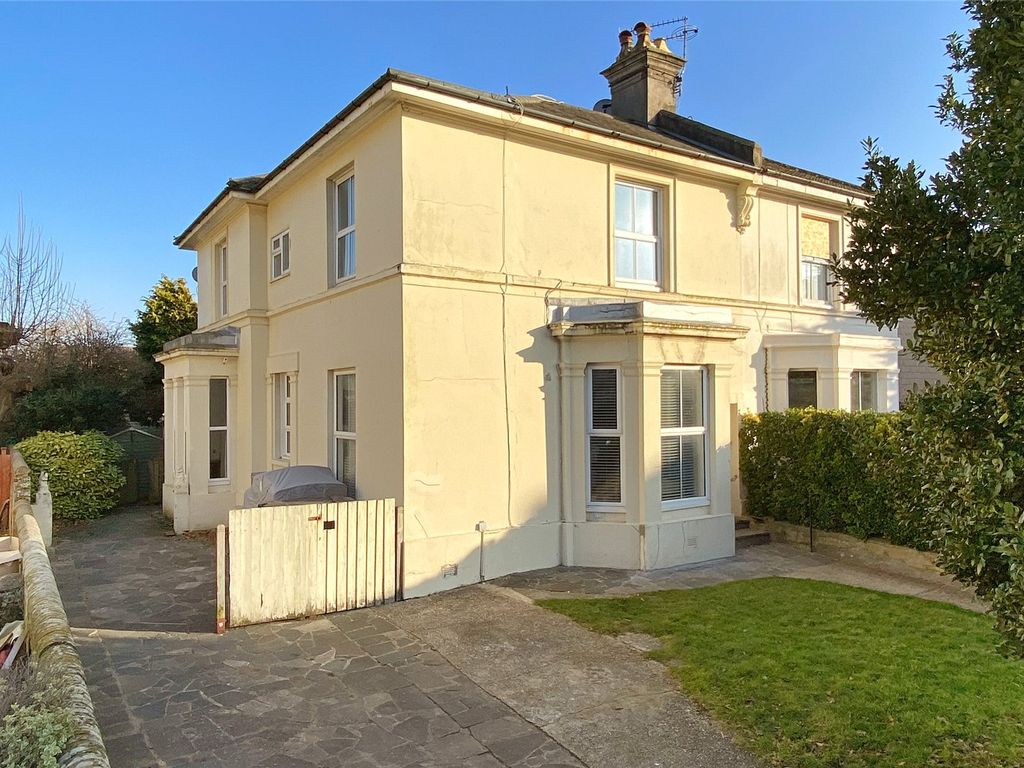 2 bed flat for sale in Norfolk Road, Littlehampton, West Sussex BN17