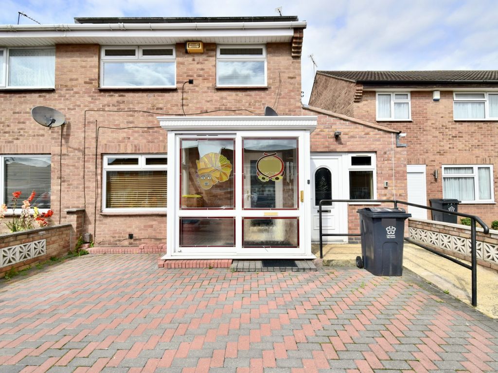 3 bed semidetached house for sale in Trevino Drive, Leicester LE4 Zoopla