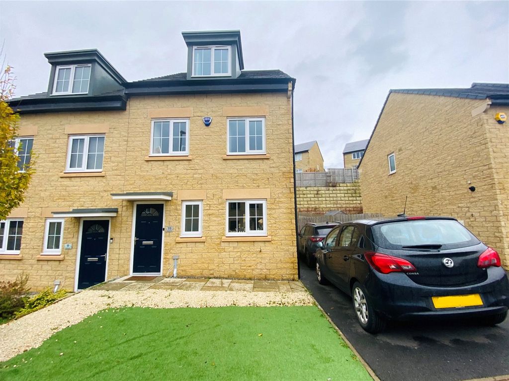 3 bed semidetached house to rent in Meadow Bank, Allerton, Bradford