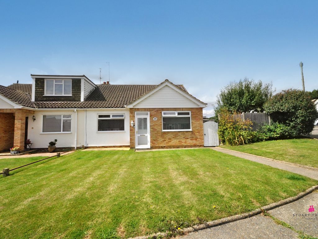 3 bed semidetached bungalow for sale in Farm Way, Thundersley, Essex