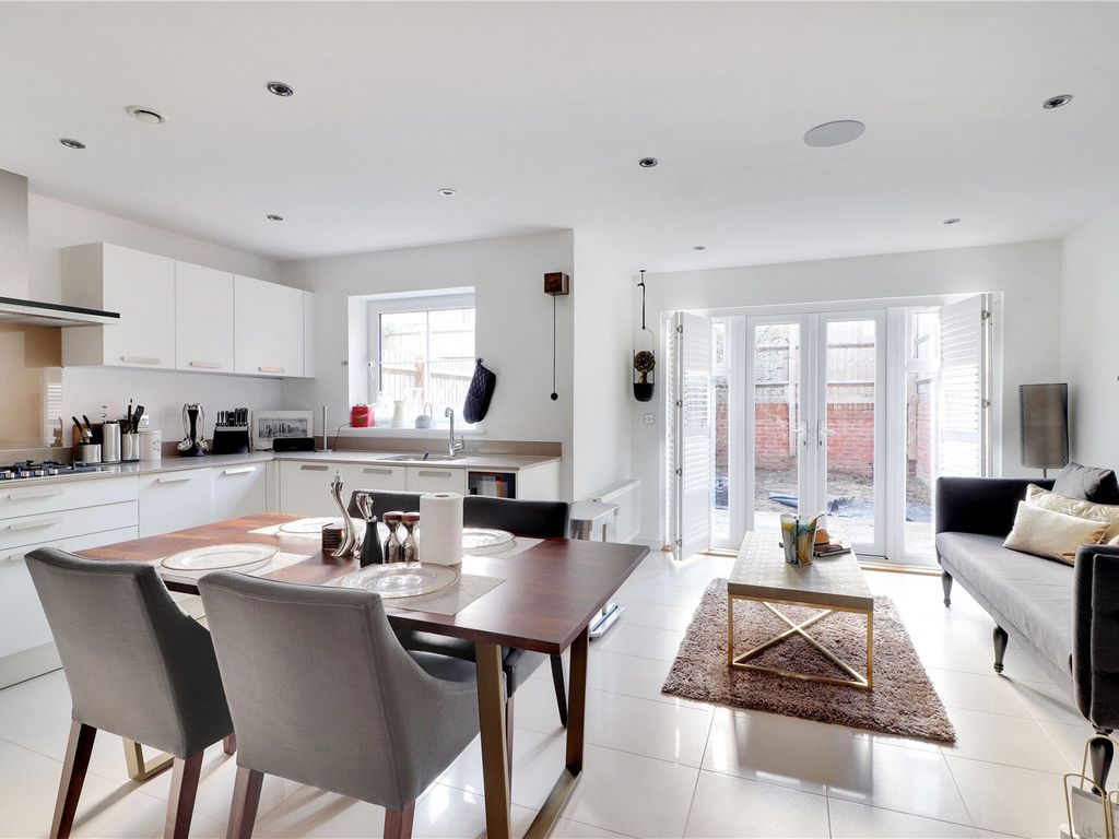 4 bed end terrace house for sale in Yew Tree Road, Dunton Green