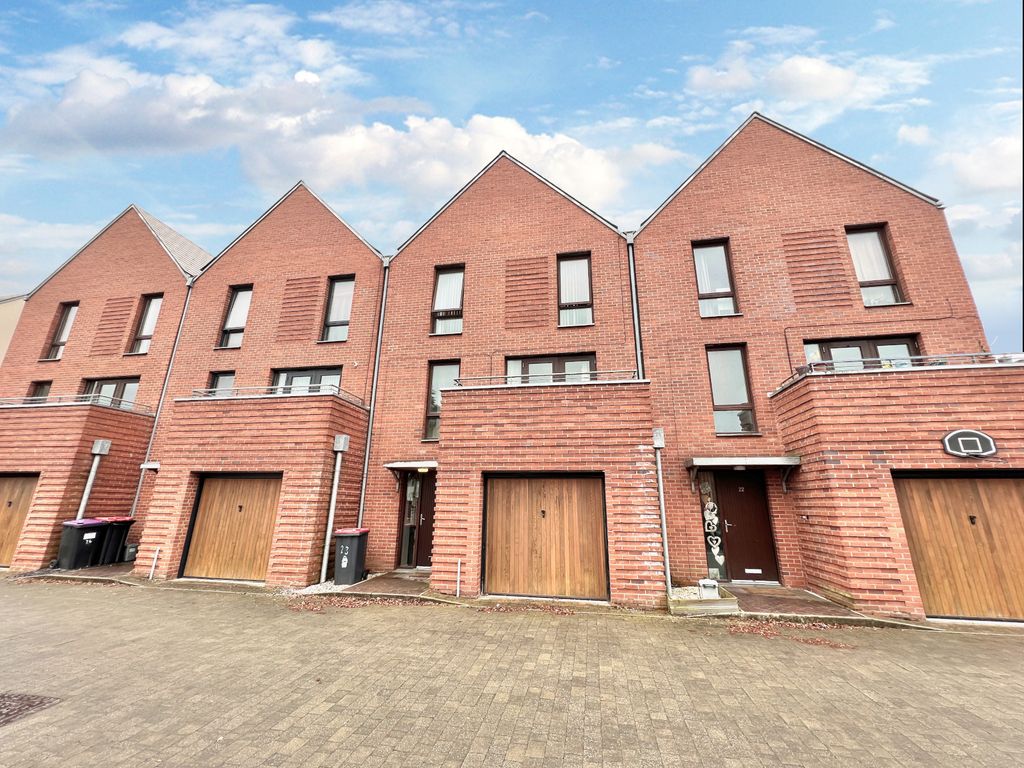 3 bed town house for sale in Sutherland Close, Ketley, Telford TF1, £220,000 Zoopla