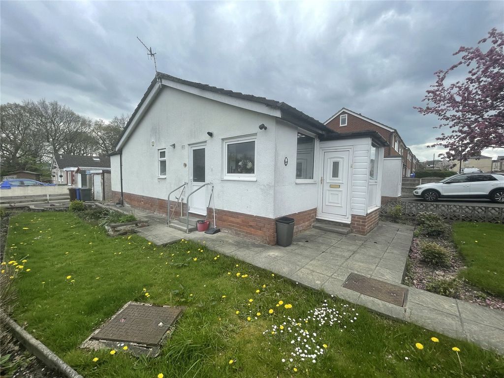 Bungalow to rent in Barn Meadow Crescent, Rishton, Blackburn