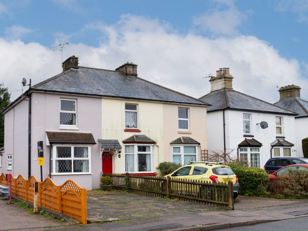 3 bed end terrace house for sale in Albert Road, Horley, Surrey RH6, £