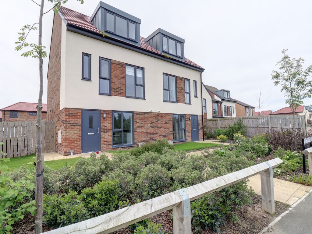 3 bed town house for sale in Lynemouth Road, Ellington, Morpeth NE61