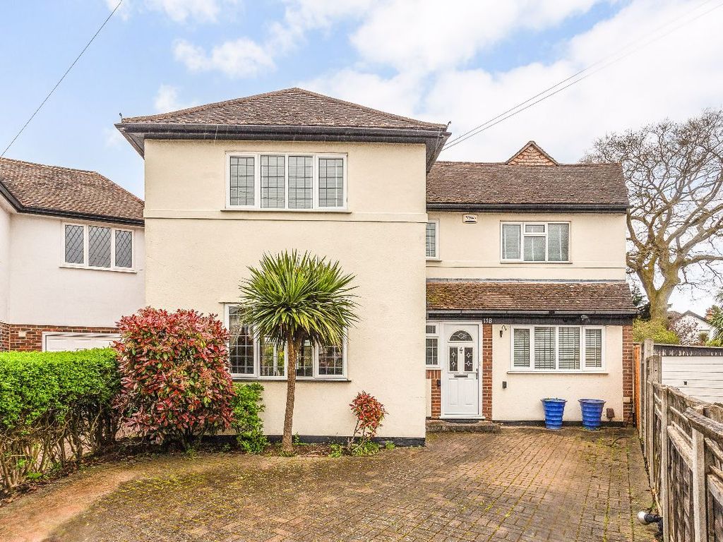 4 bed detached house for sale in Village Way, Ashford TW15, £800,000