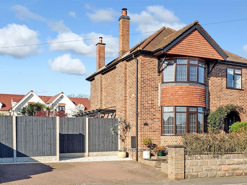 3 bed detached house for sale in Leicester Road, Measham, Swadlincote