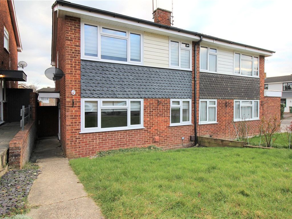 4 bed semidetached house to rent in Copford Close, Billericay CM11