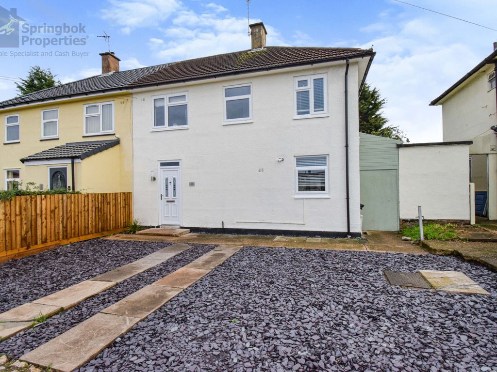 3 bed semidetached house for sale in Pawley Gardens, Leicester
