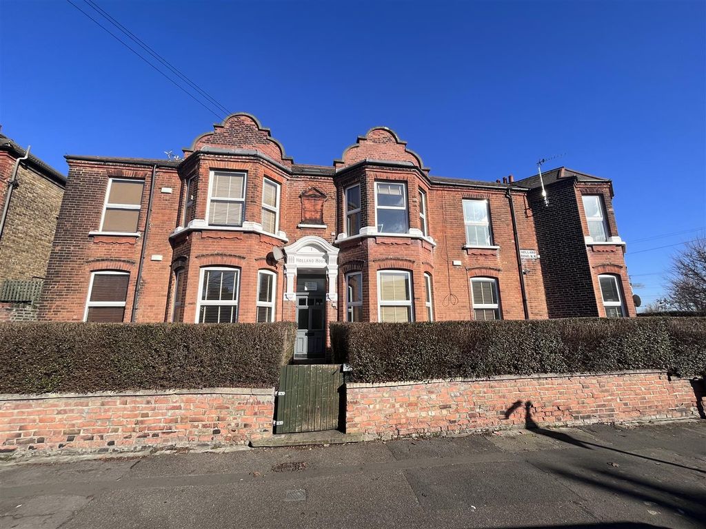 2 bed flat to rent in Holland Road, London NW10 Zoopla