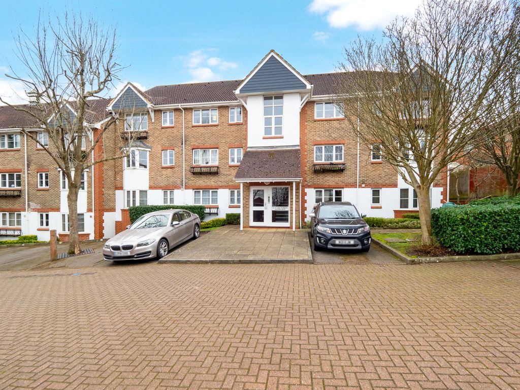 2 bed flat for sale in Autumn Drive, Sutton SM2, £280,000 Zoopla