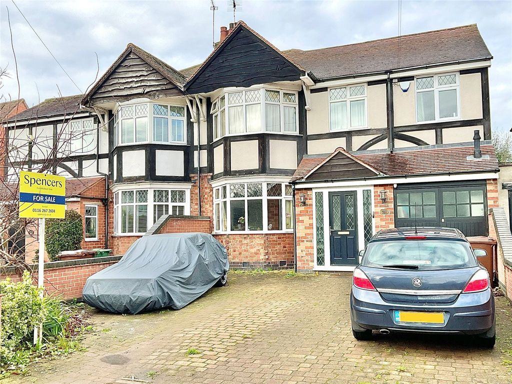 5 bed semidetached house for sale in Walnut Avenue, Birstall