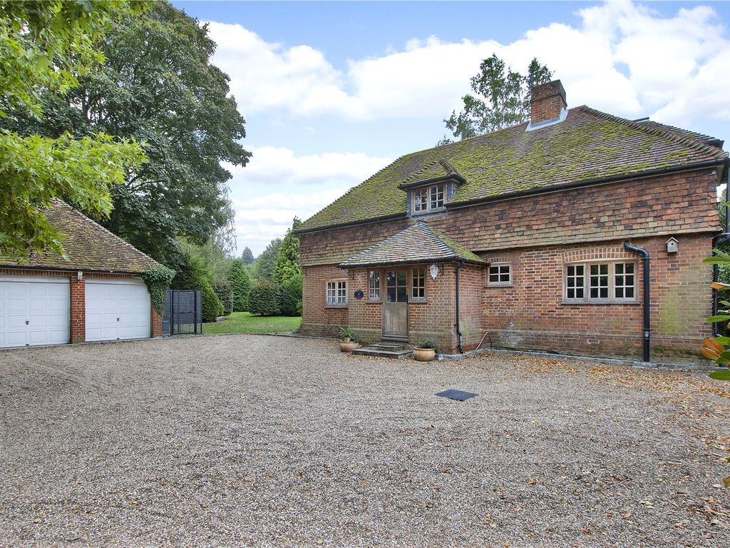 4 bed detached house for sale in Meopham Court, Wrotham Road, Meopham
