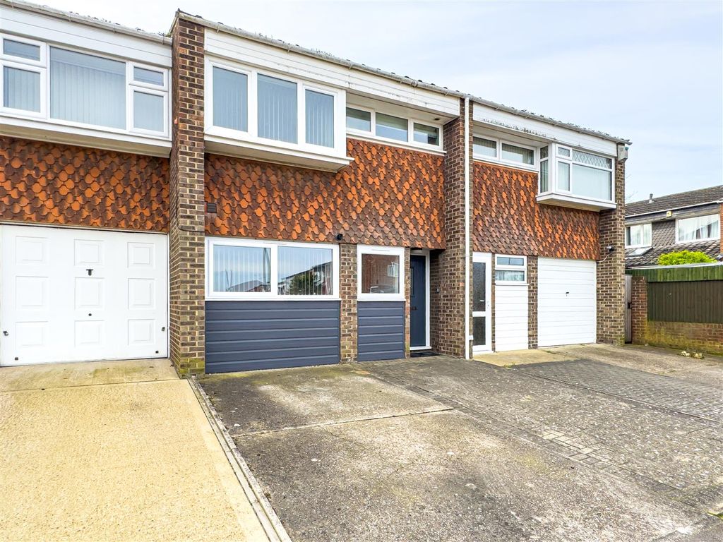 3 bed terraced house for sale in Ivy Close, Gravesend DA12, £350,000