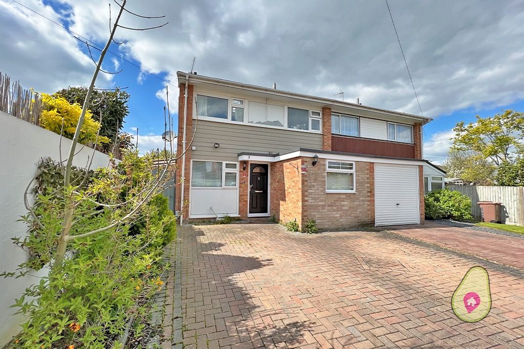 3 bed semidetached house for sale in Wedderburn Close, Winnersh