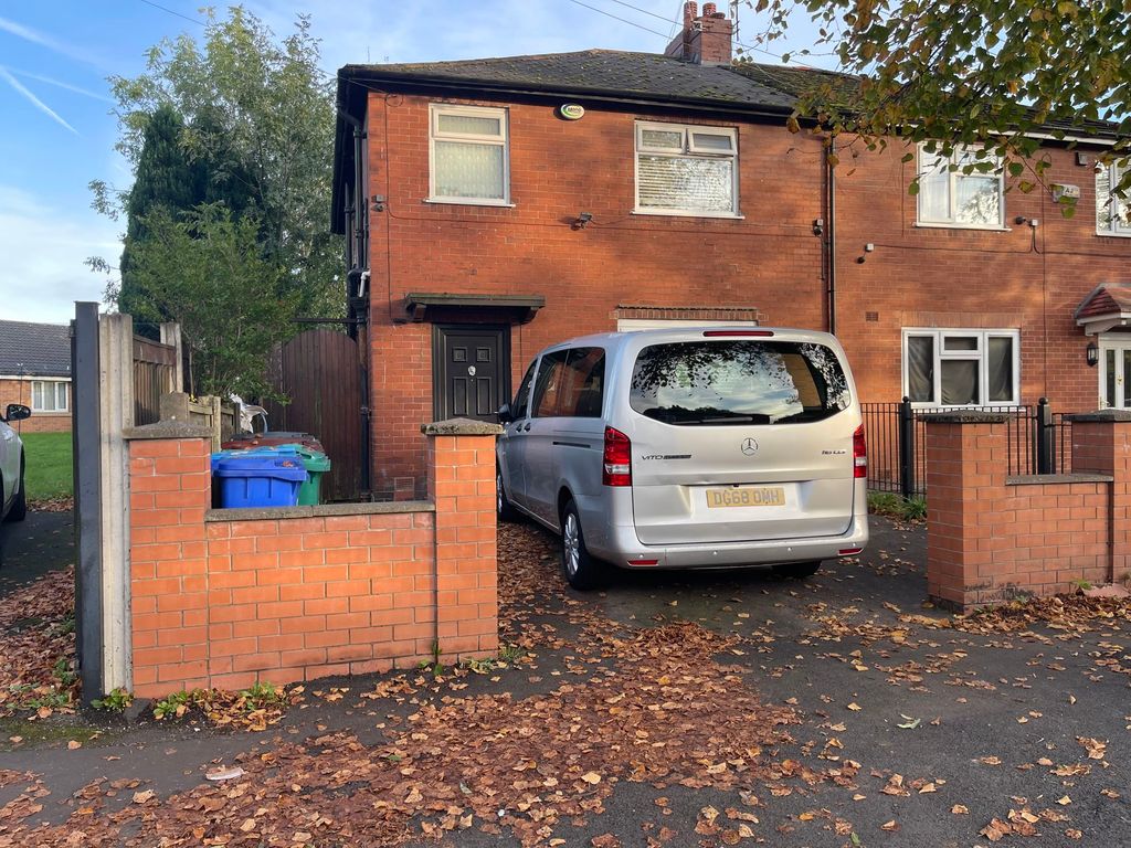 3 bed terraced house for sale in Birch Hall Lane, Manchester M13, £
