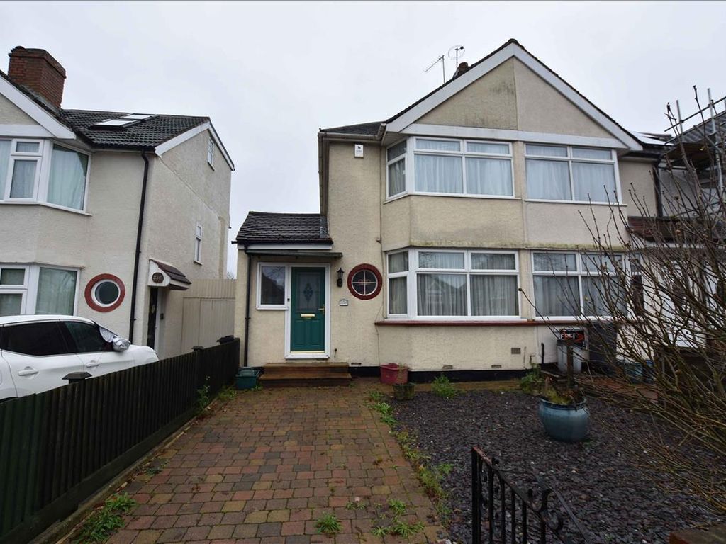 3 bed end terrace house for sale in Hounslow Road, Hanworth, Middlesex