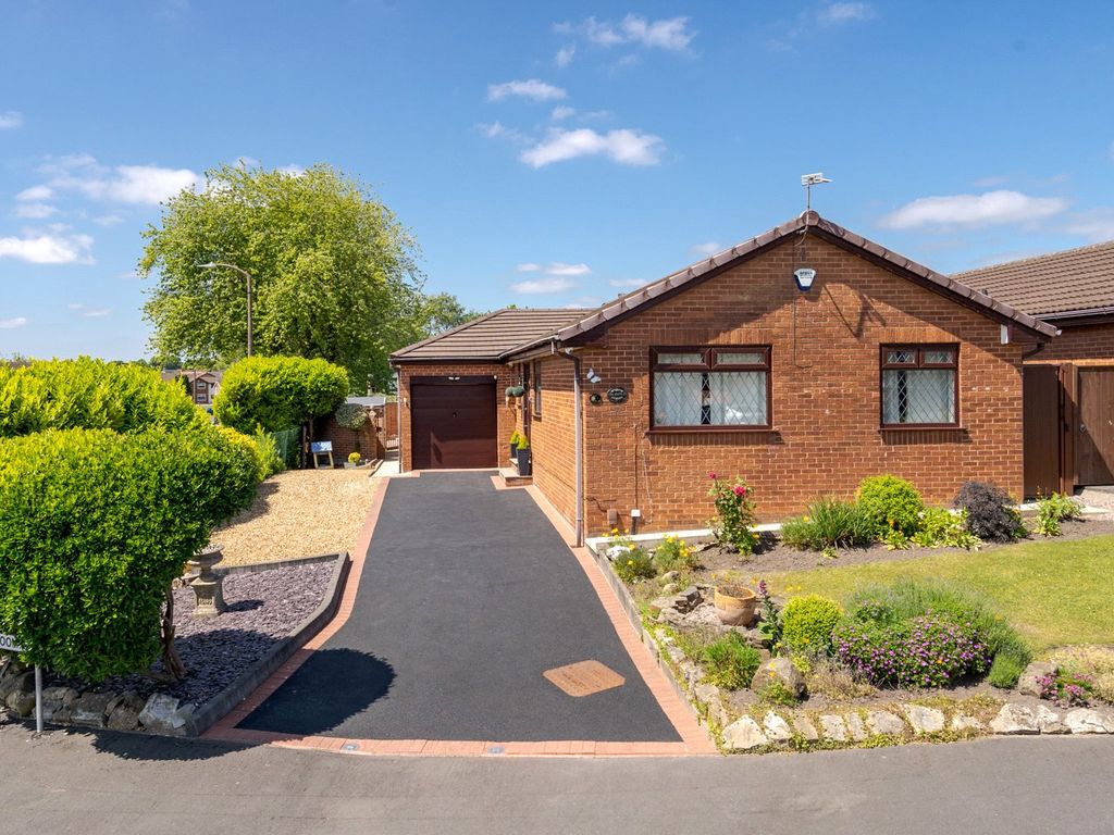 3 bed bungalow for sale in Broom Way, Westhoughton, Bolton BL5, £