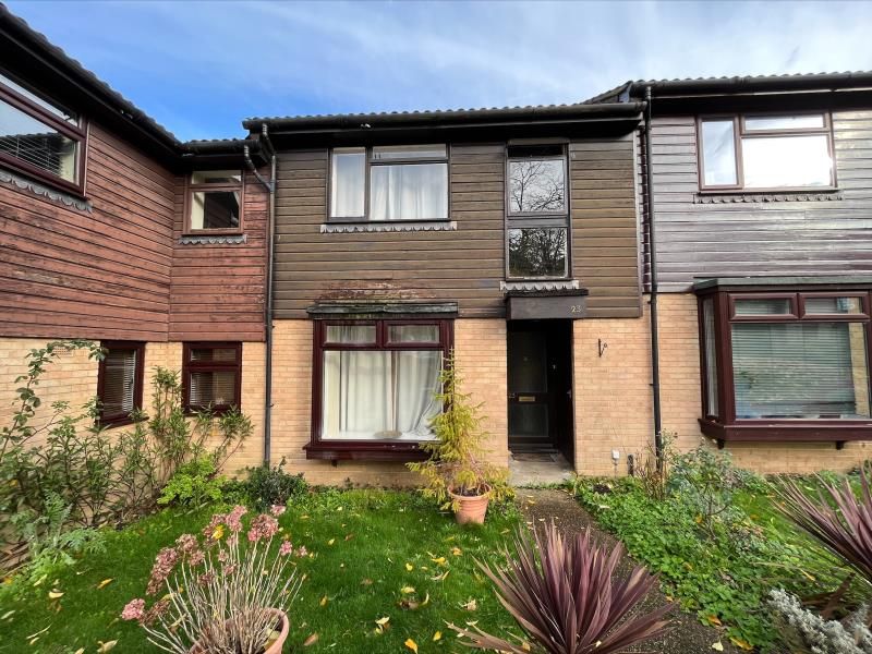 3 bed terraced house to rent in Inkerman Road, Knaphill, Woking GU21