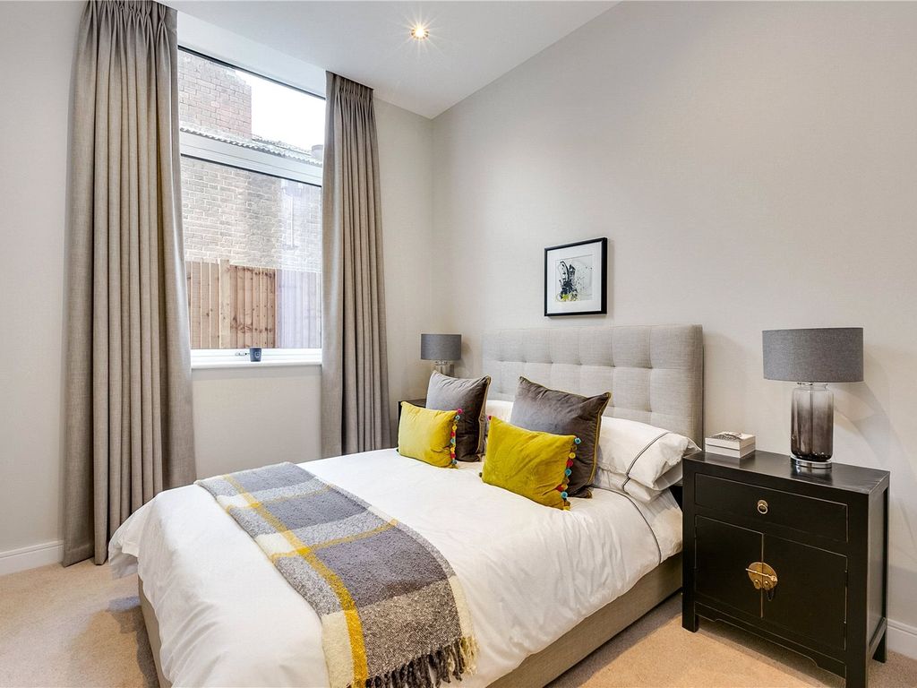 1 bed flat for sale in Fraser Road, Perivale, Greenford UB6, £300,000