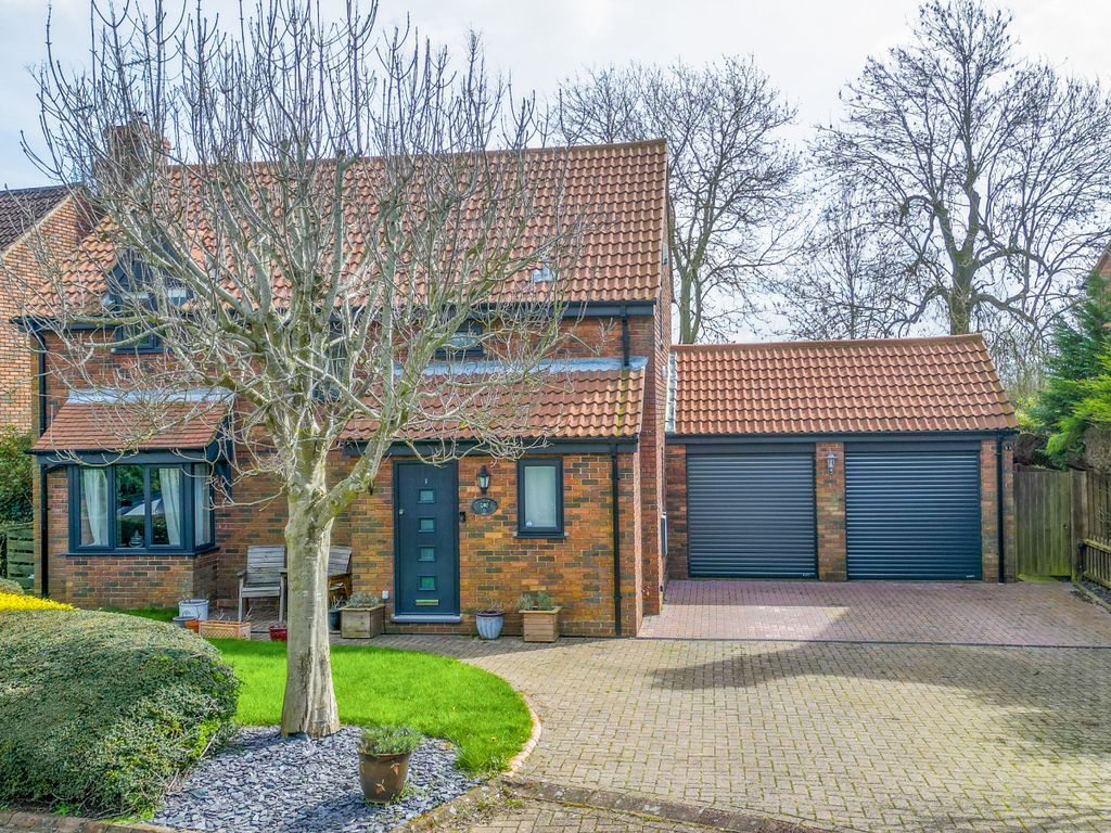 4 bed detached house to rent in Woodlands, Tebworth, Leighton Buzzard