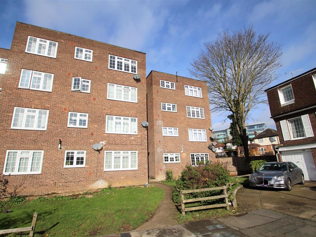 2 bed flat to rent in Arborfield Close, Slough SL1, £1,300 pcm Zoopla