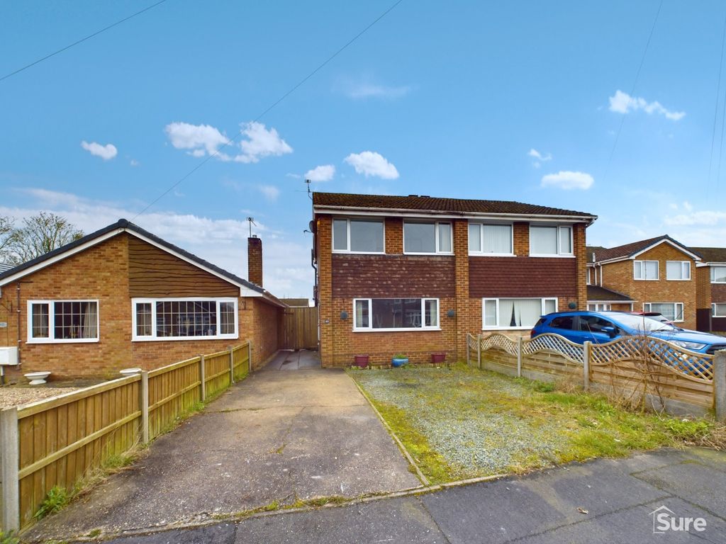 3 bed semidetached house to rent in Fairham Road, Stretton, BurtonOn