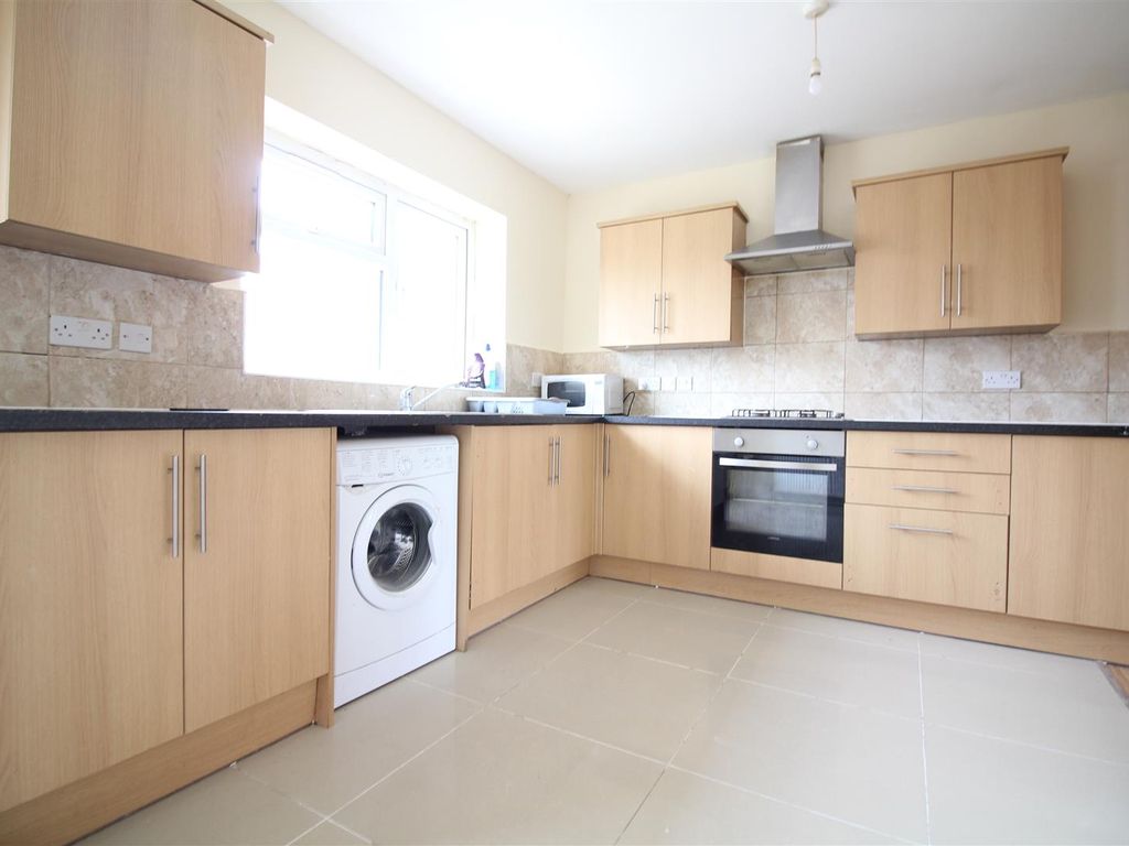 5 bed semidetached house to rent in Bispham Road, London NW10, £2,500