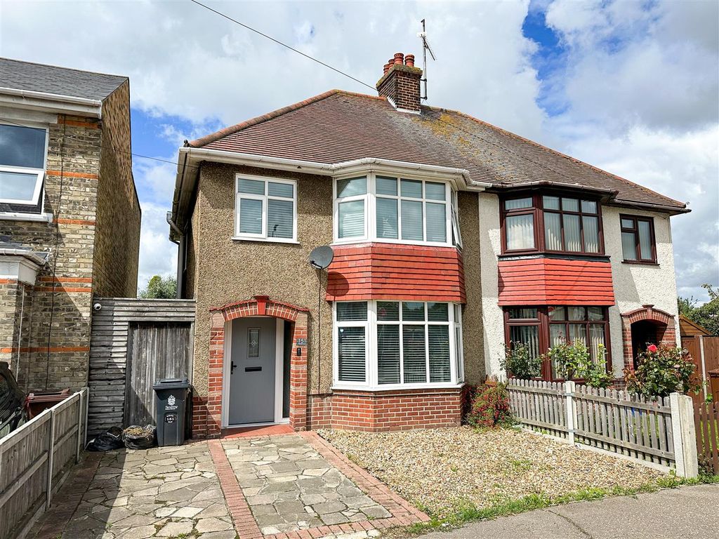 3 bed semidetached house for sale in Wellesley Road, ClactonOnSea