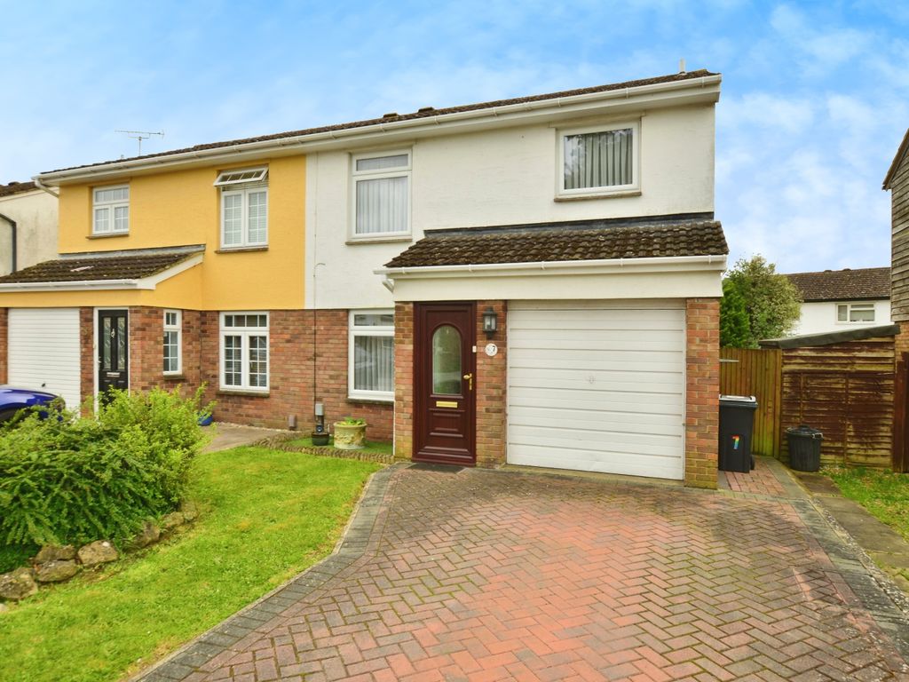 4 bed semidetached house for sale in The Spinney, Ashford, Kent TN23