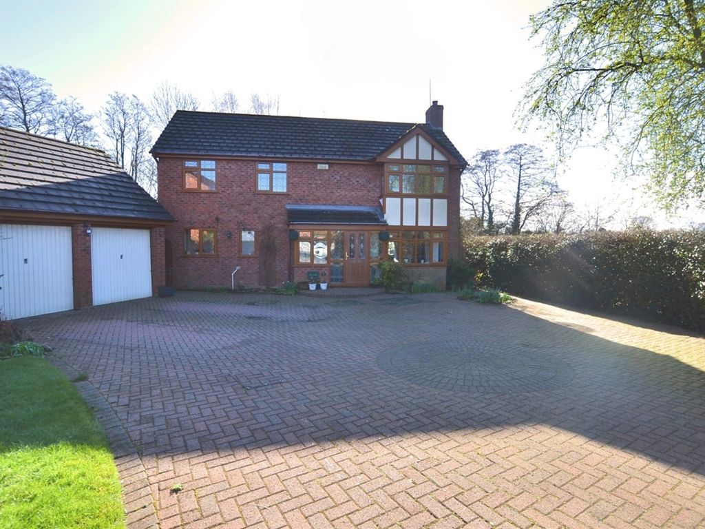 4 bed detached house for sale in Mallaig Close, Holmes Chapel, Crewe