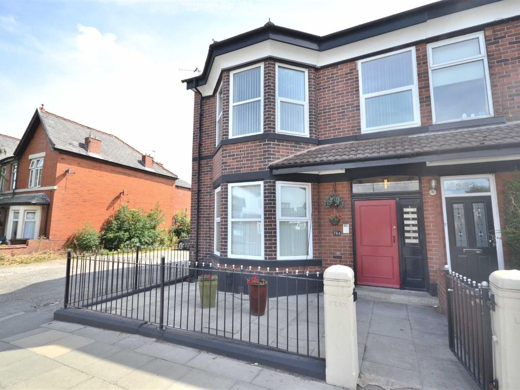 Studio to rent in 384 Bury New Road, Whitefield, Manchester M45 Zoopla