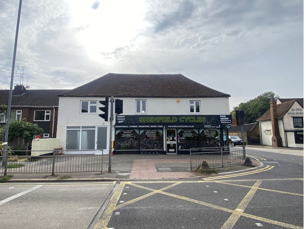 3 bed property for sale in 15 Chelmsford Road, Shenfield, Essex CM12