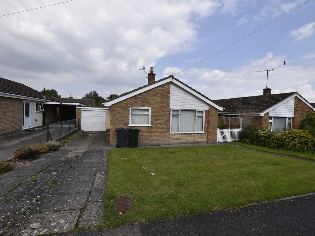 3 bed bungalow to rent in St Bernard Drive, Malvern WR14, £1,050 pcm