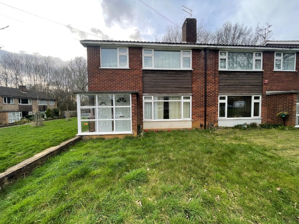 1 bed to rent in Hitchin Road, Luton, Bedfordshire LU2, £