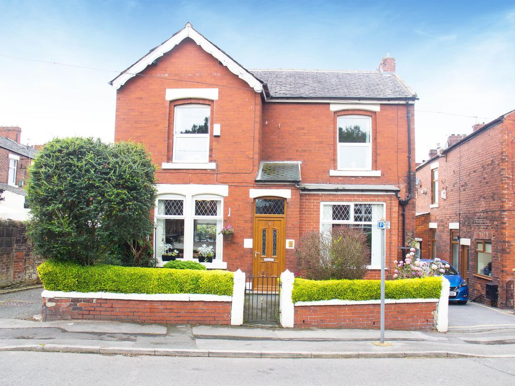 3 bed linkdetached house for sale in Lyndhurst Road, Blackburn BB2