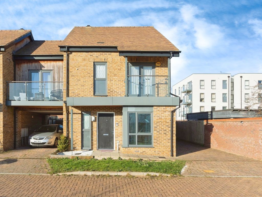 3 bed detached house for sale in Robinson Row, Oakgrove, Milton Keynes