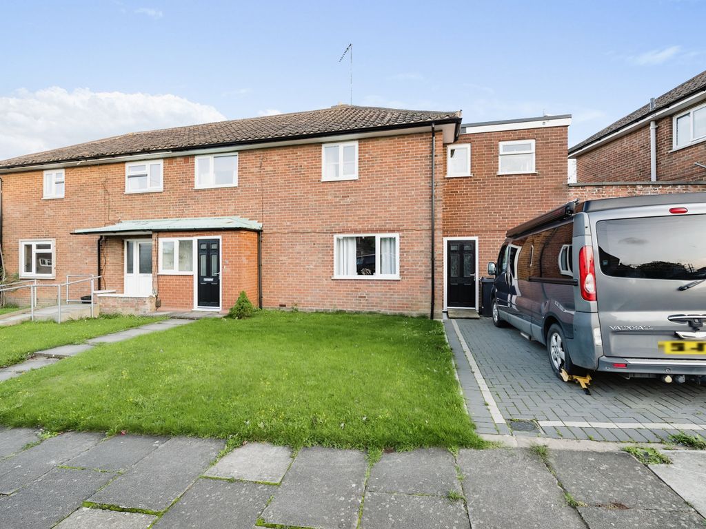 4 bed semidetached house for sale in Medway Drive, Northampton NN5, £310,000 Zoopla