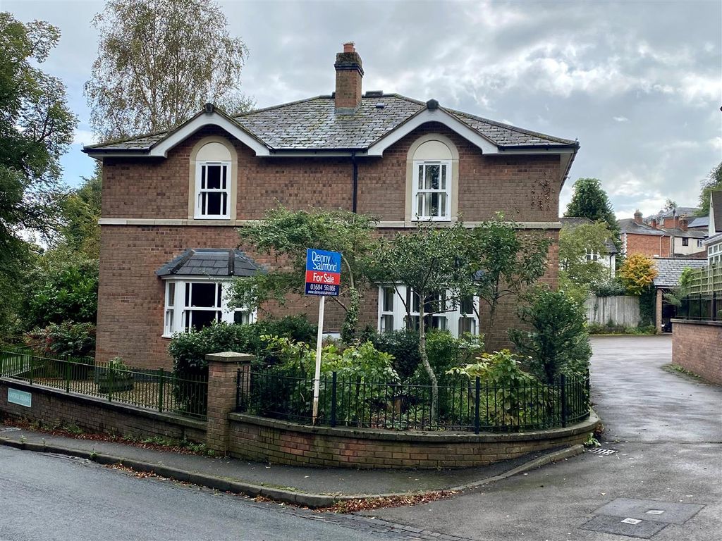 3 bed semidetached house for sale in Oxford Square, Moorlands Road